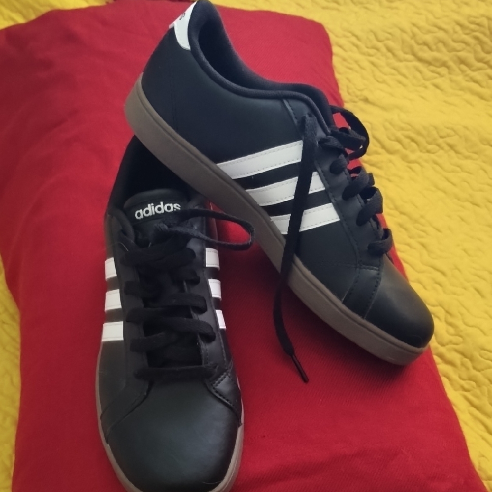 Adidas Men's Black and White Sneakers